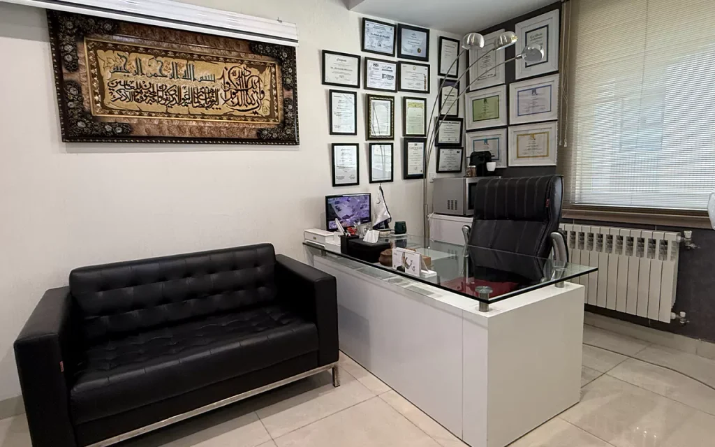 فضای مطب و مدارک حرفه‌ای دکتر عبدالصفا شرافتی