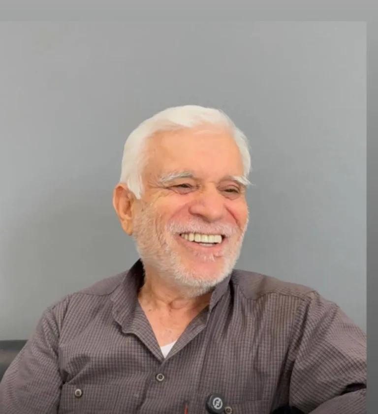 ایمپلنت دندان جلو چقدر طول میکشد؟ زمان‌بندی دقیق از روز جراحی تا روکش نهایی